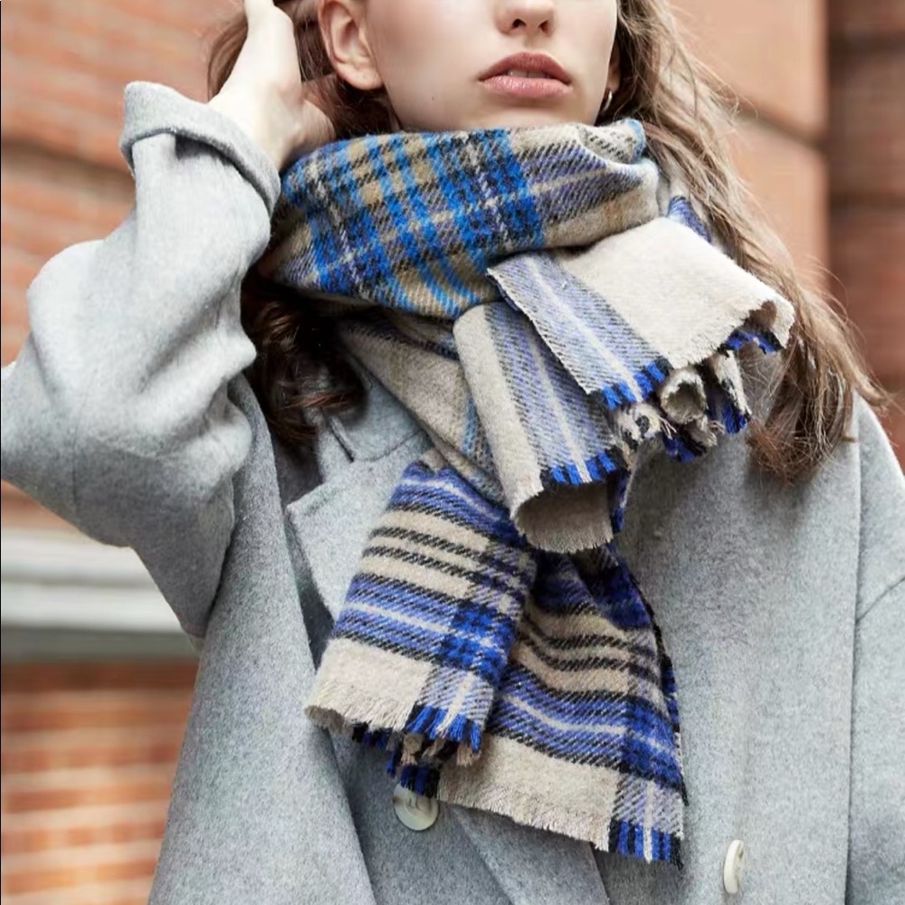 NWOT 100%Wool scarf - Picture 3 of 3